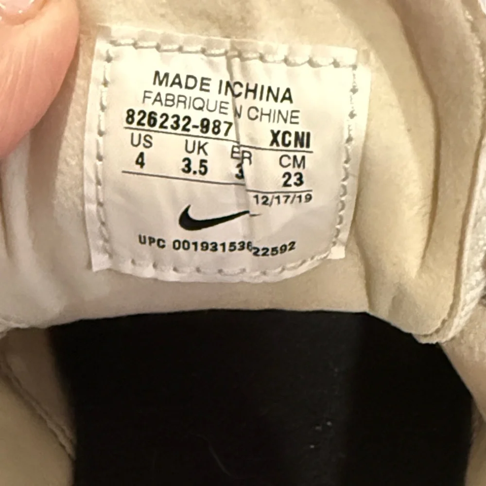 Nike Zoom Stefan Janoski White Low-Top Canvas Sneakers size 4
